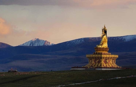 guru rinpoche statue in eastern Tibet