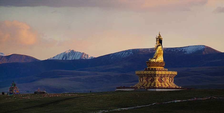 guru rinpoche statue in eastern Tibet